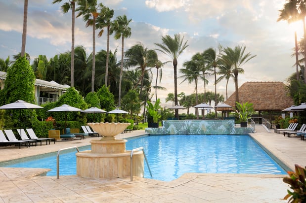 Images Kimpton Surfcomber Hotel by IHG