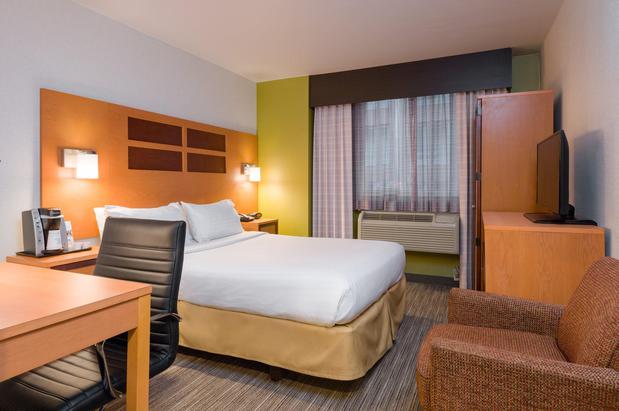 Images Holiday Inn Express New York City Times Square, an IHG Hotel