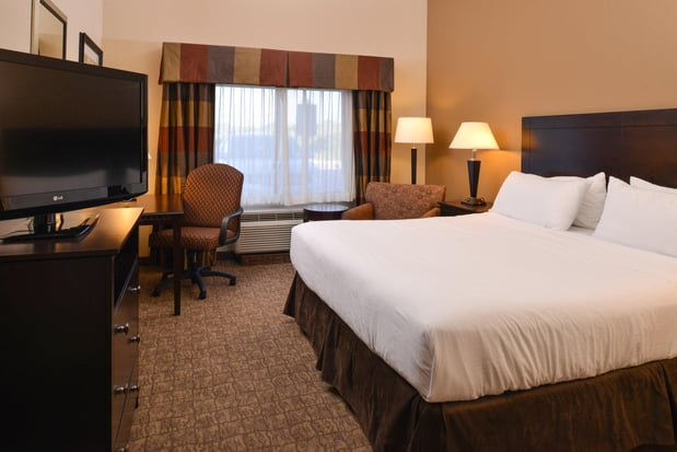 Images Holiday Inn Express & Suites Wheeling by IHG