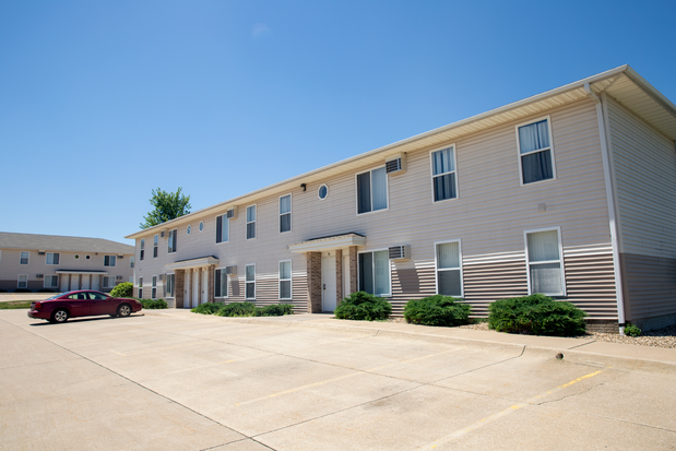 Images Campus View and Kirkwood Court