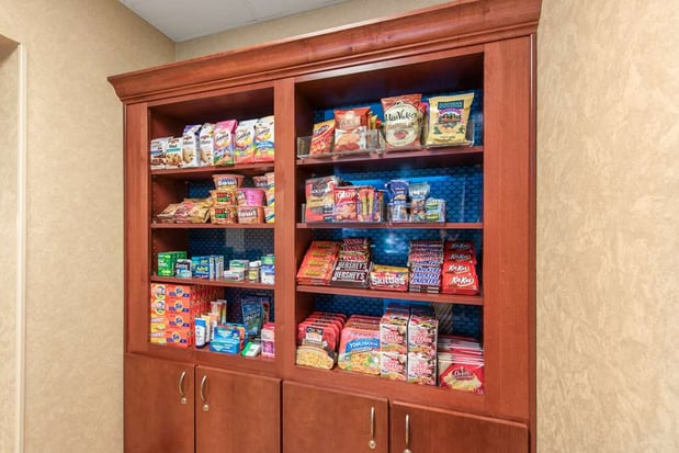 Images Hampton Inn & Suites Arcata, CA