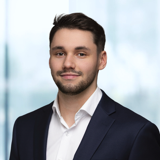Portrait de Liam Schreiber.