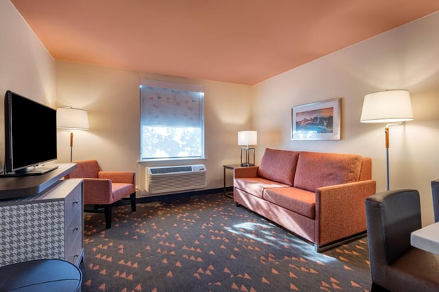 Images Holiday Inn Bangor by IHG