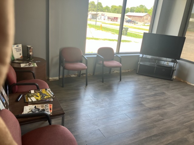 Customer waiting area at Walker Tire Point S in Wahoo, Nebraska