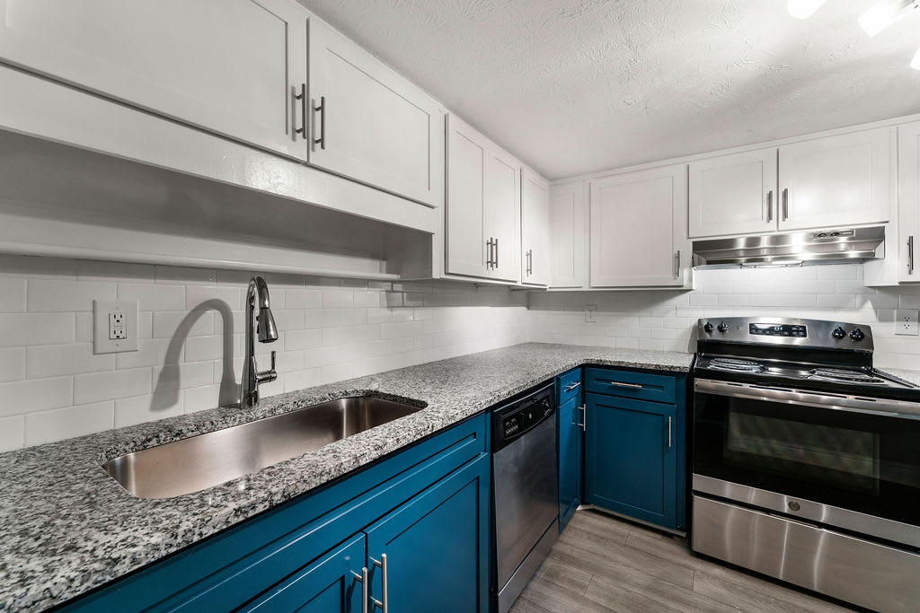 Fully Equipped Kitchen at Pines at Lawrenceville Apartments