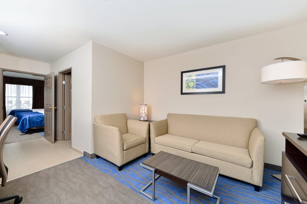 Images Holiday Inn Express & Suites St. Louis West-O'Fallon by IHG