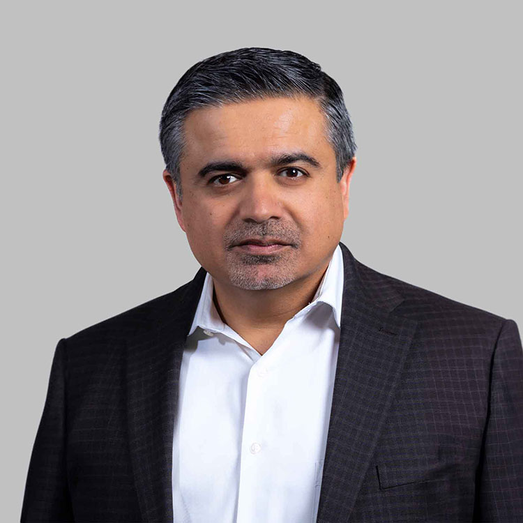 Headshot of Rajesh Guglani, a wealth advisor at Chase