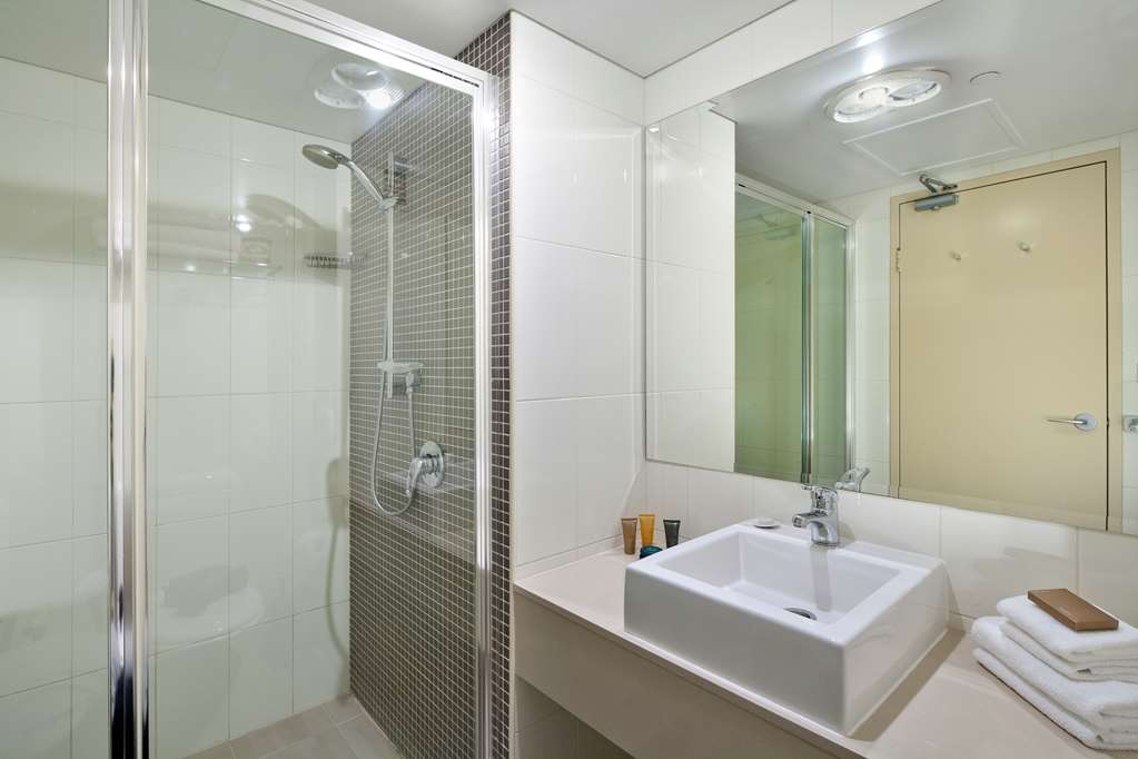Wentworth King Studio - Bathroom Best Western Plus Hotel Stellar Sydney (02) 9264 9754