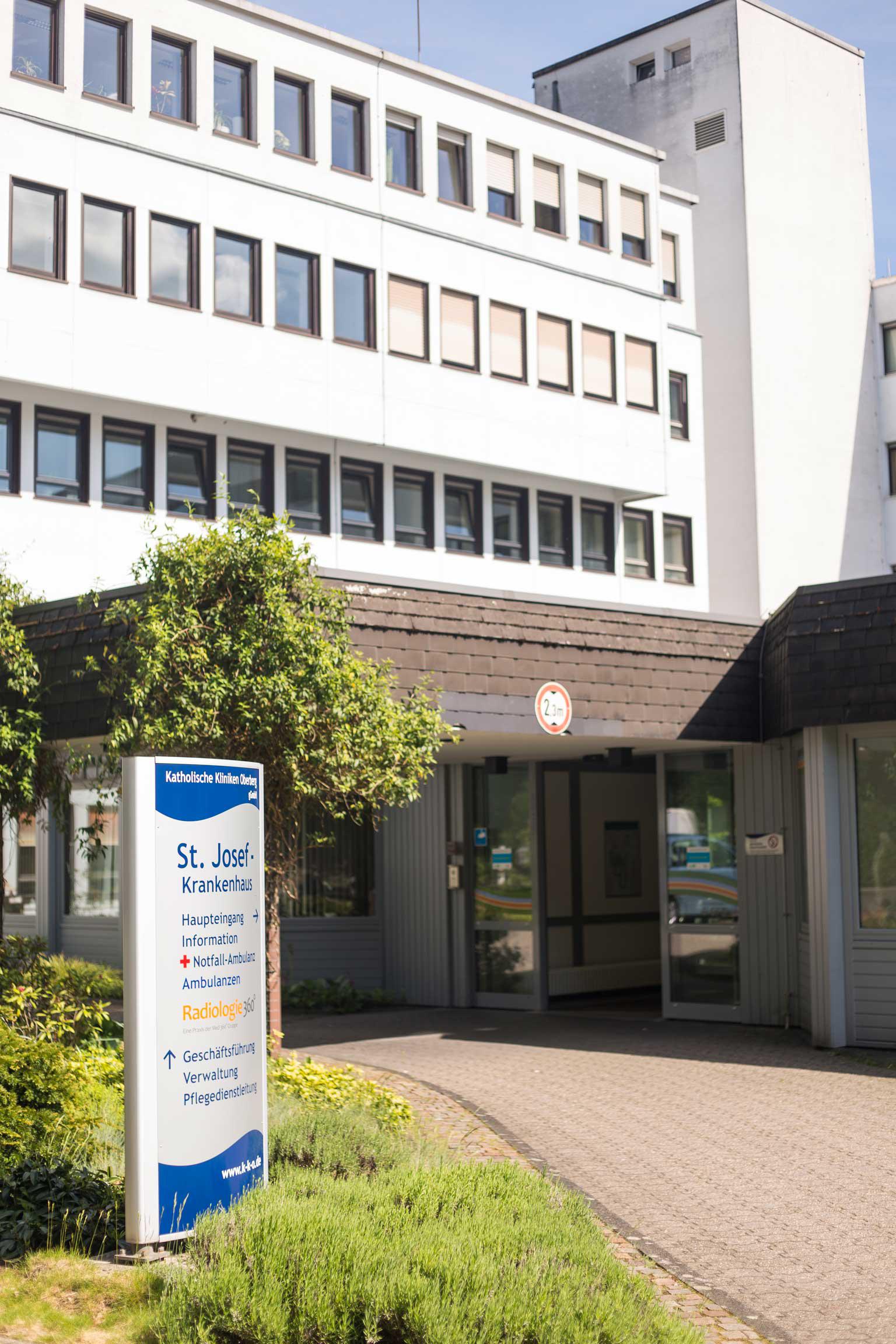 Eingang der Katholischen Kliniken Oberberg -  St. Josef Krankenhaus Engelskirchen