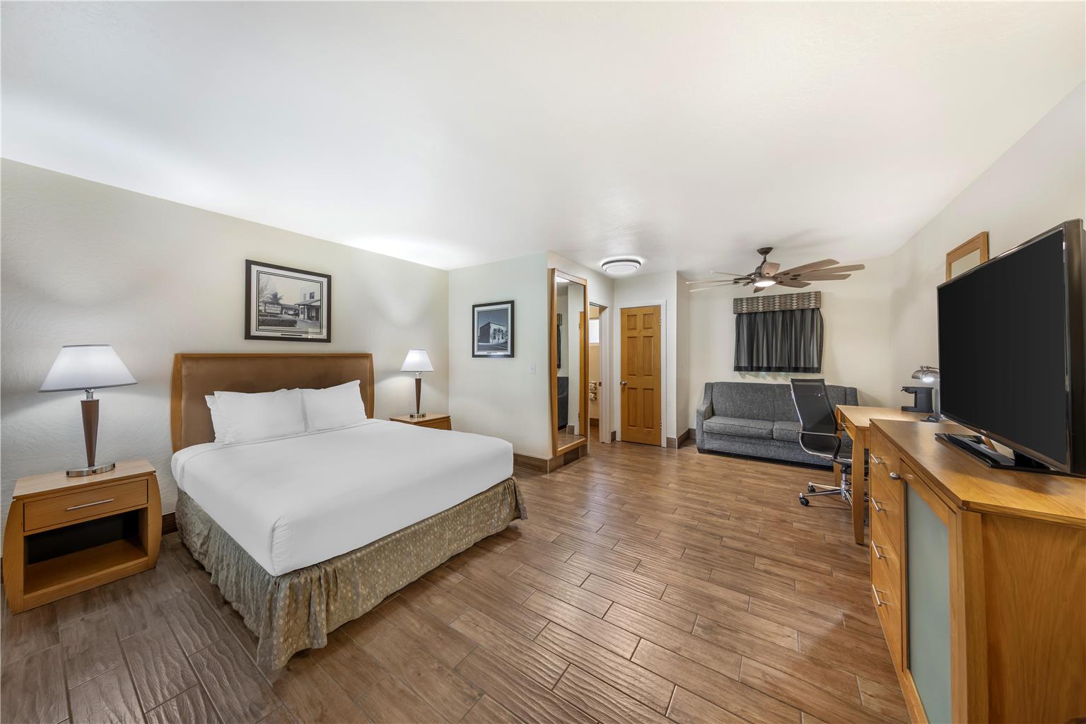 Queen - Sofabed with No Balcony