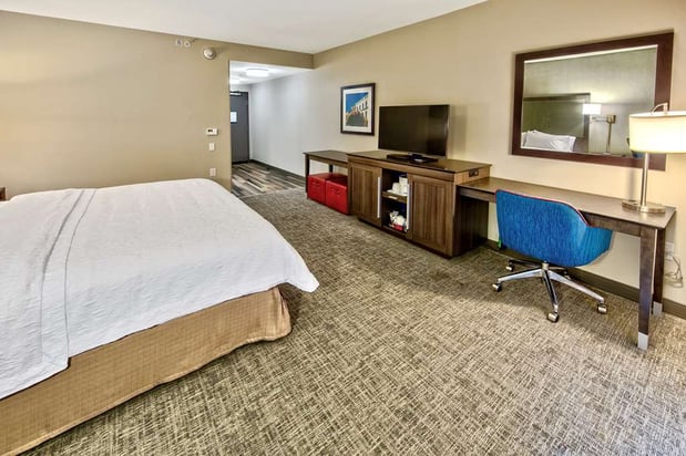 Images Hampton Inn & Suites Franklin Berry Farms