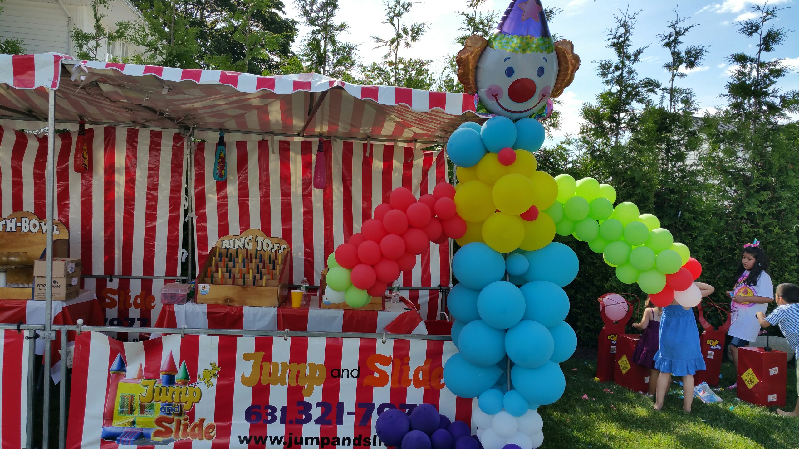 Carnival parties from backyard to open and public carnivals and street fair rentals.
Jump And Slide can provide enough entertainment from 10 guests to over 10,000 guests.
You supply the people...We supply the fun.......
