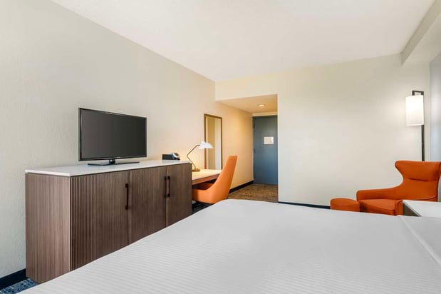 Images Best Western Plus Universal Inn