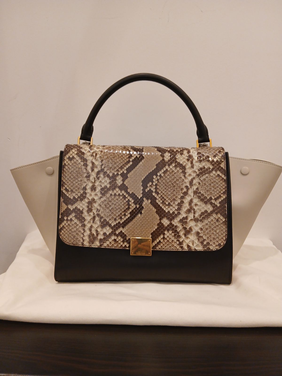 Images KOMEHYO（コメ兵）買取センターThe Kitahama PLAZA