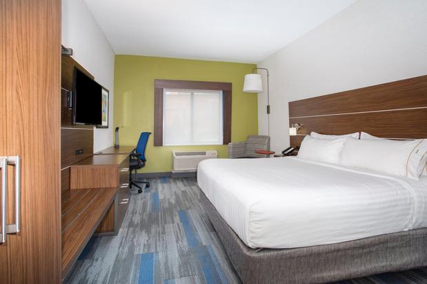 Images Holiday Inn Express Kansas City - at the Legends by IHG