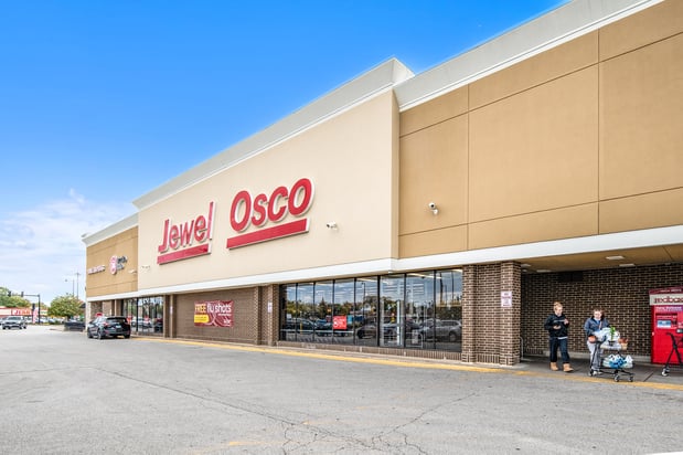 Images Oak Mill Plaza