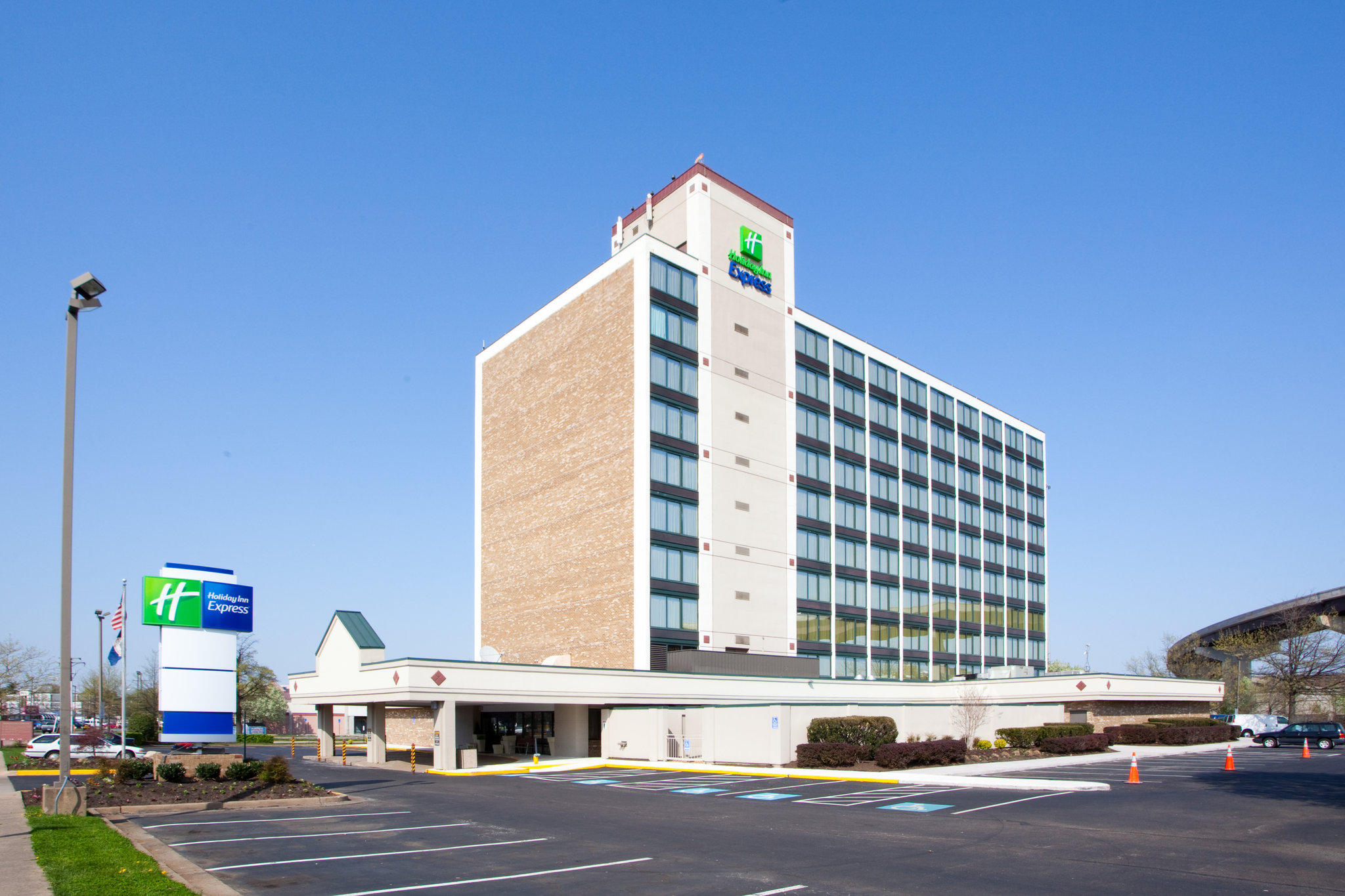 Holiday Inn Express Washington DC SW - Springfield by IHG Image