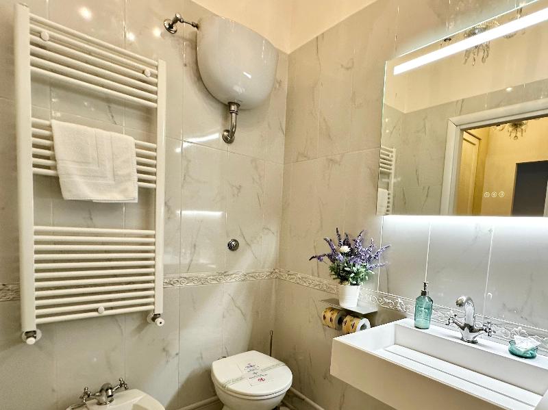 Palazzo Chiatamone Bed And Breakfast