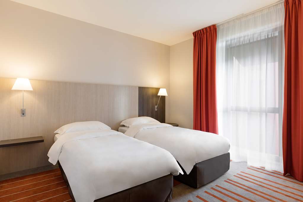 Standard Room twin beds Park Inn by Radisson Lille Grand Stade Villeneuve-d'Ascq 03 20 64 40 00