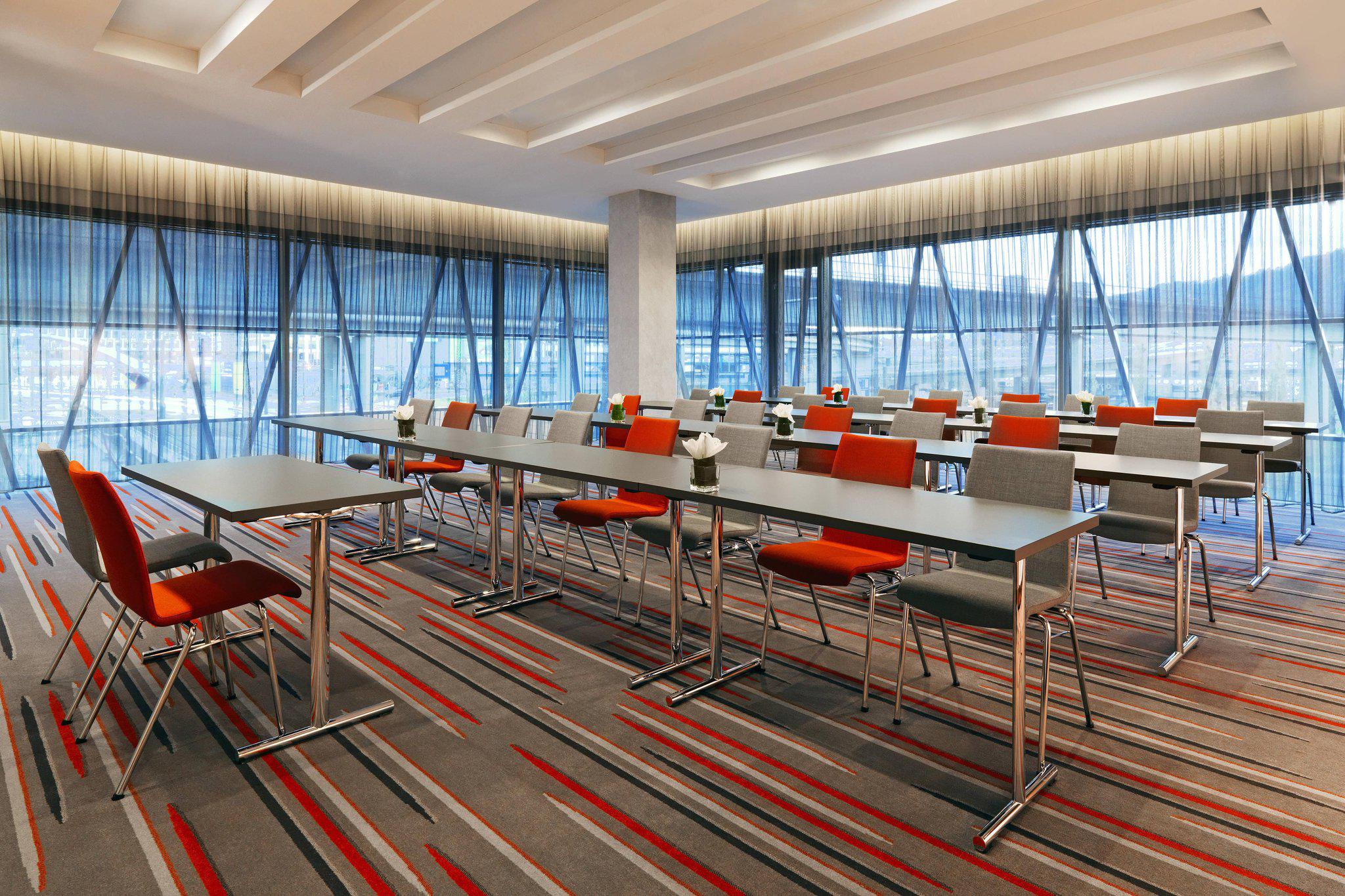 Sheraton Zurich Hotel, Pfingstweidstrasse 100 in Zurich