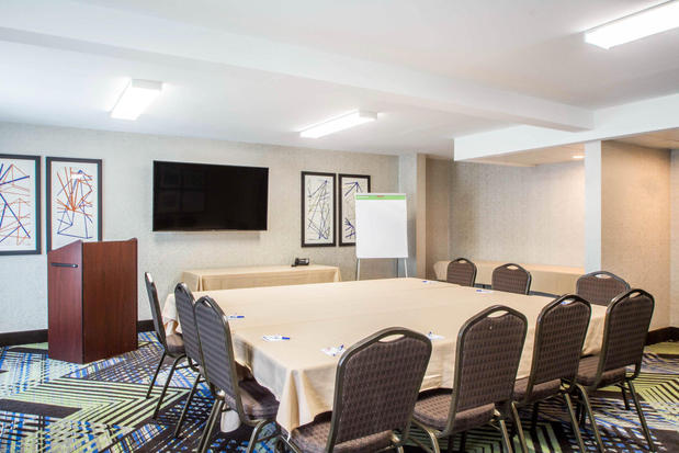 Images Holiday Inn Express & Suites Albany Airport - Wolf Road, an IHG Hotel