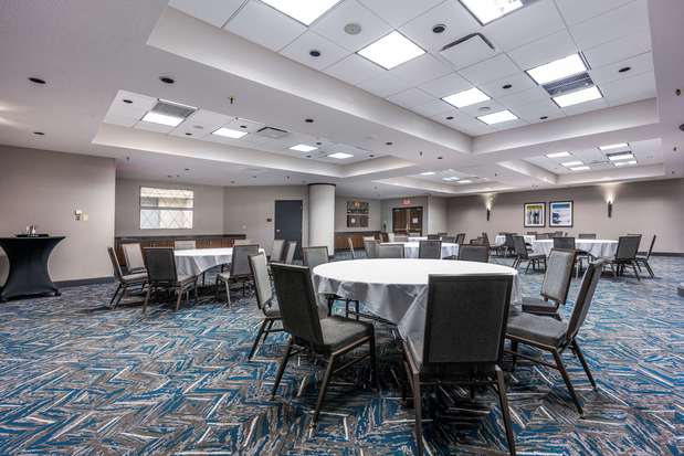 Images Embassy Suites by Hilton Indianapolis Downtown