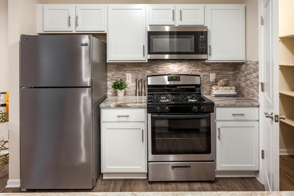 Refrigerator, oven, and countertops at Cascade Pointe of Saline