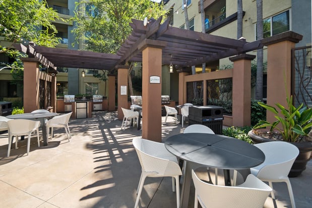 Images The Kitt at Warner Center