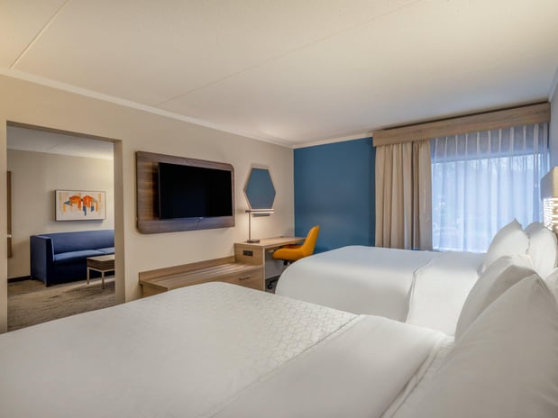 Images Holiday Inn Express & Suites Greensboro-(I-40 @ Wendover) by IHG