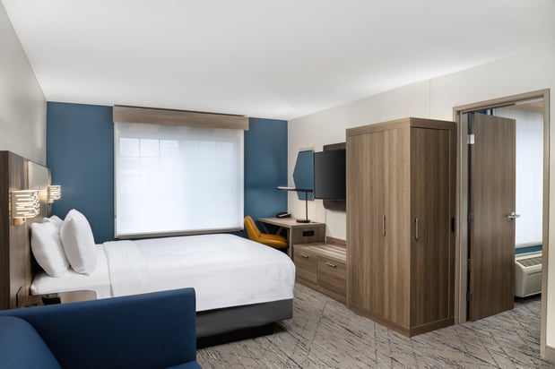 Images Holiday Inn Express & Suites Portland-Jantzen Beach by IHG