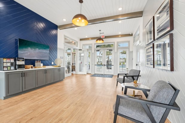 Images Story Lake Gibson | Luxury Apartment Homes