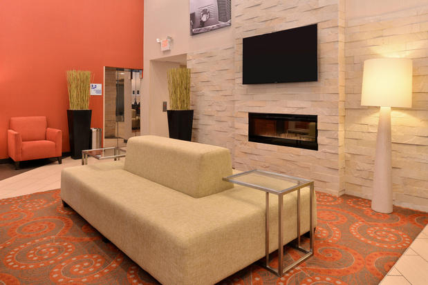 Images Holiday Inn Express & Suites Indianapolis W - Airport Area, an IHG Hotel