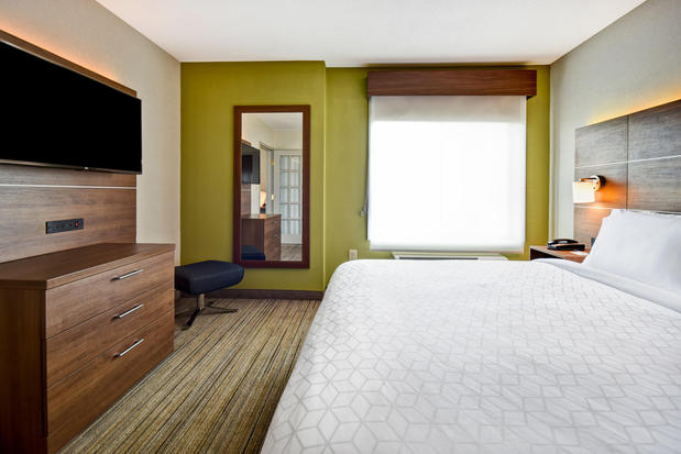 Images Holiday Inn Express Newport North - Middletown, an IHG Hotel