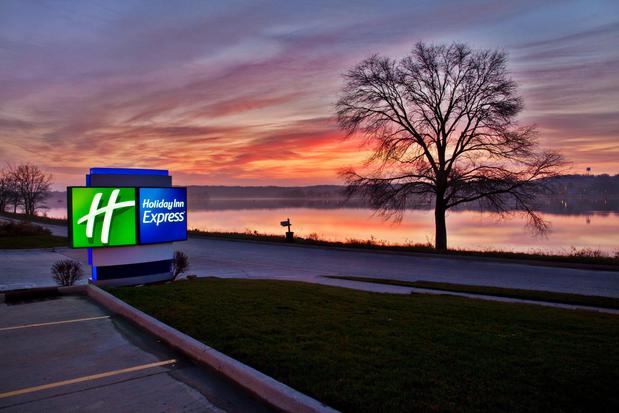 Images Holiday Inn Express Le Claire Riverfront-Davenport, an IHG Hotel