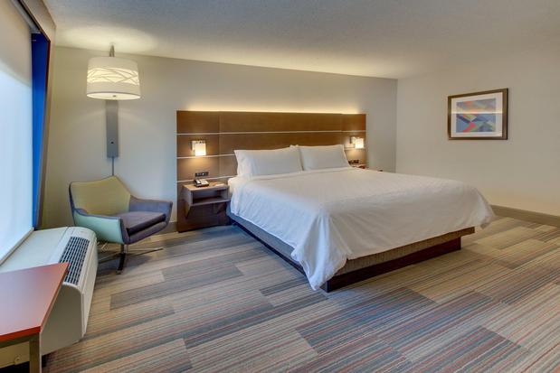 Images Holiday Inn Express & Suites Atlanta N-Perimeter Mall Area by IHG