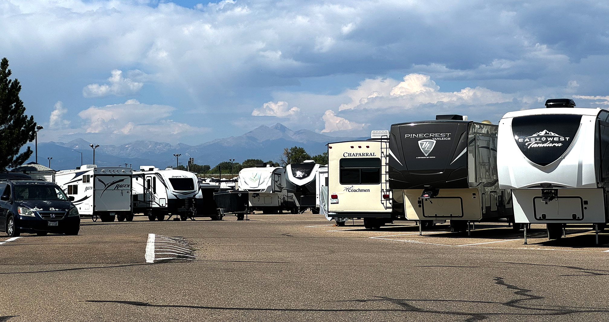 Clean storage rental facility off Hwy 66 exit in Mead, CO