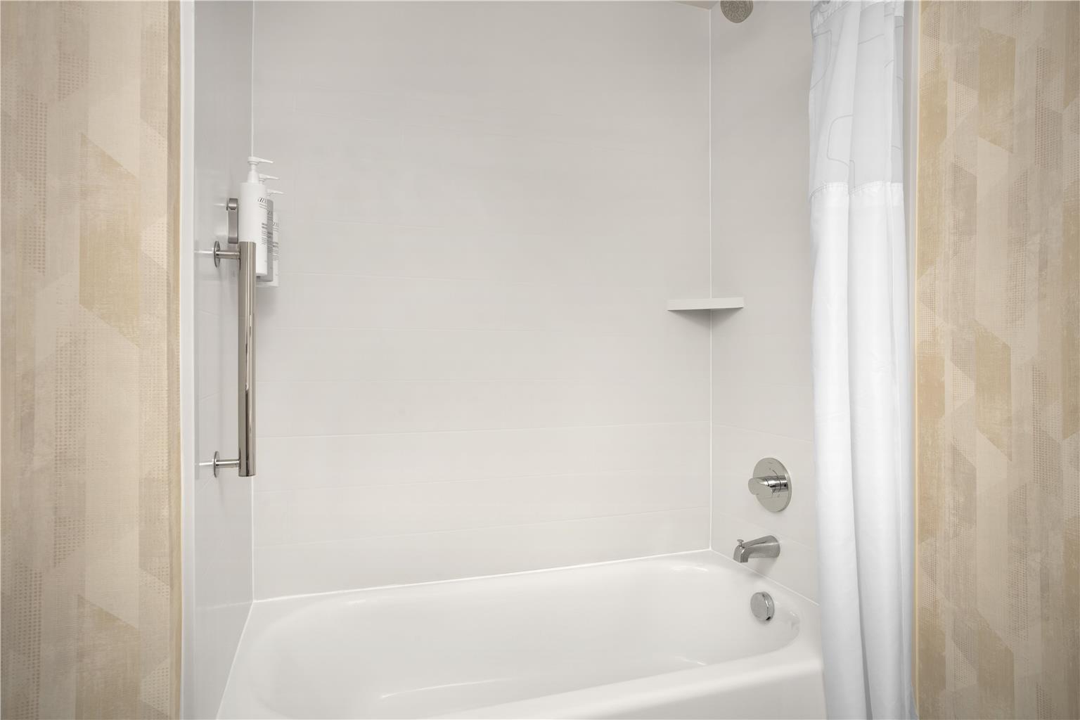Guest room bath