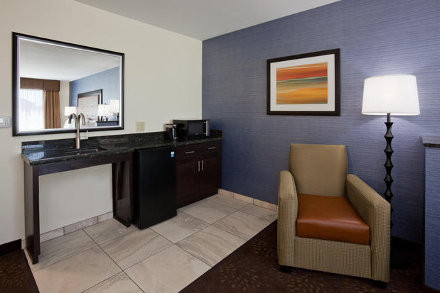 Images Holiday Inn Express & Suites Fort Dodge by IHG