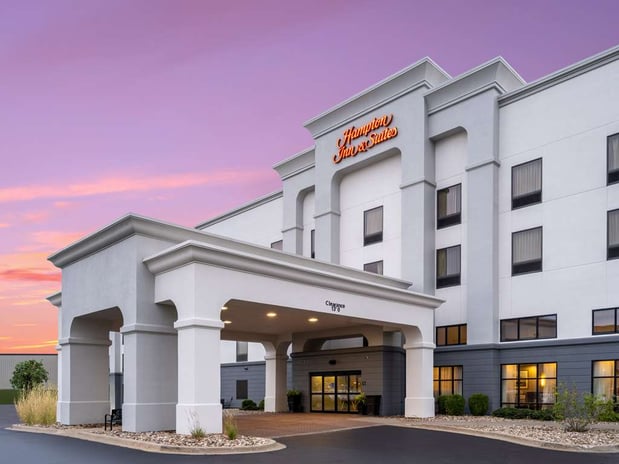 Images Hampton Inn & Suites Cedar Rapids - North