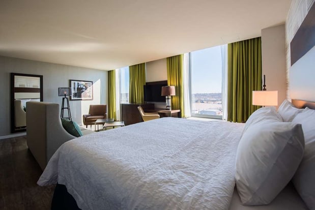 Images Hampton Inn & Suites Washington DC-Navy Yard