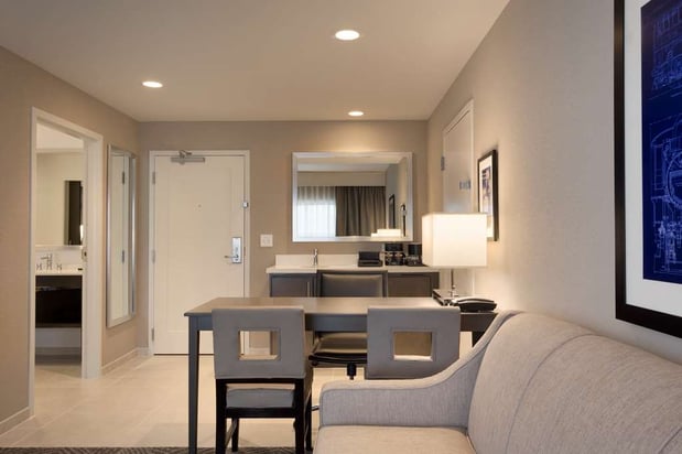 Images Embassy Suites by Hilton Kansas City Olathe