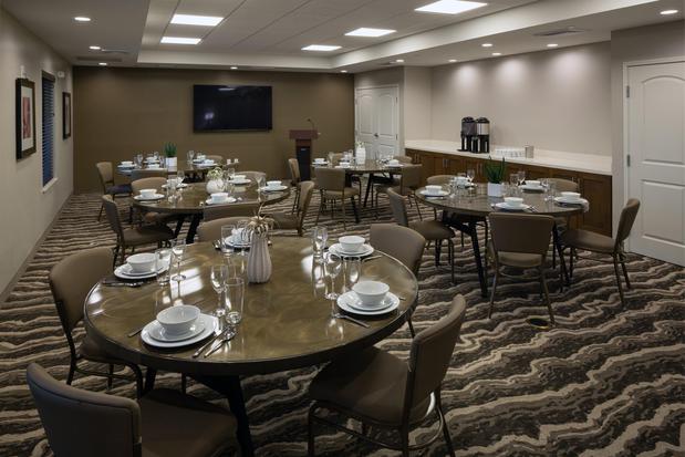 Images Staybridge Suites Phoenix – Biltmore Area by IHG