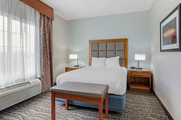 Images Best Western Plus Peppertree Inn at Omak