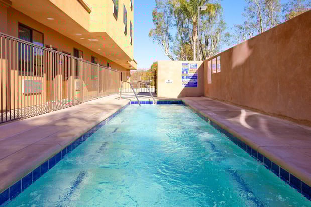 Images Holiday Inn Express & Suites Woodland Hills by IHG