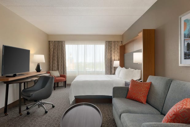 Images Holiday Inn & Suites Council Bluffs-I-29 by IHG