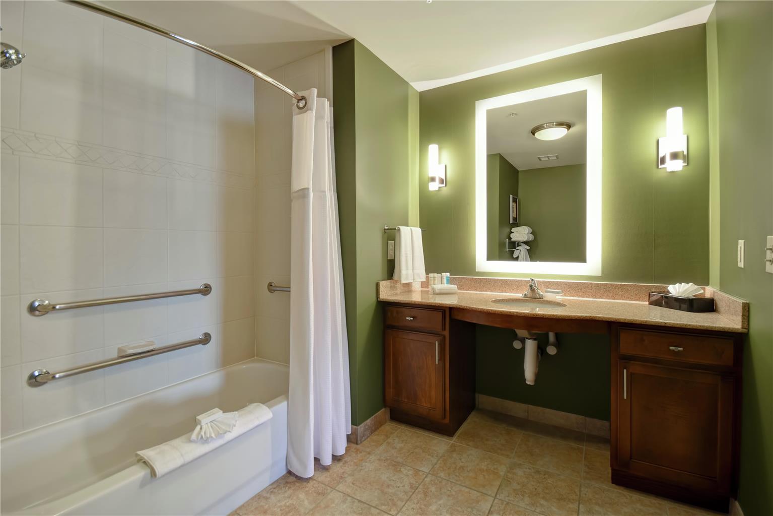 Guest room bath
