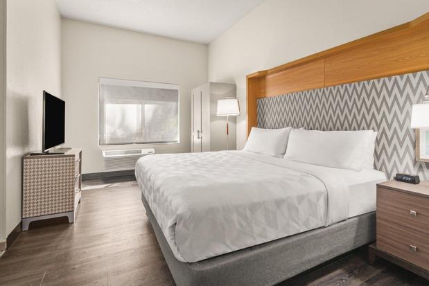Images Holiday Inn & Suites Bothell by IHG