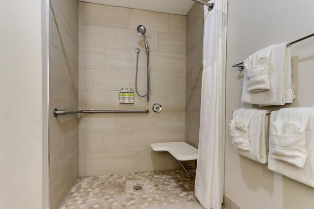 Images Holiday Inn Express & Suites Dayton-Centerville by IHG
