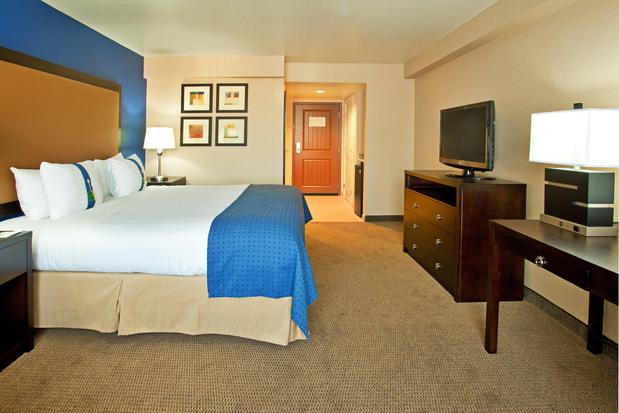 Images Holiday Inn & Suites Phoenix Airport by IHG