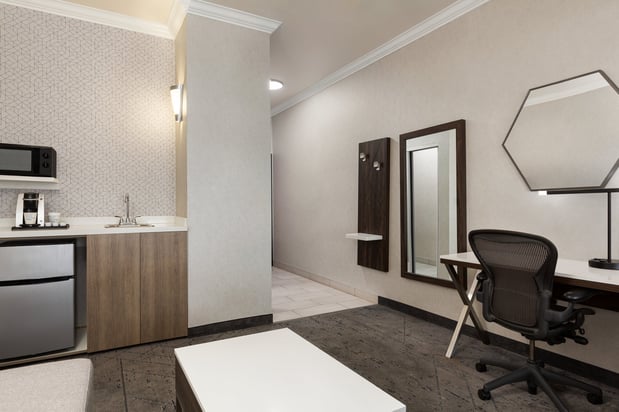 Images Holiday Inn Express & Suites Bakersfield Central by IHG